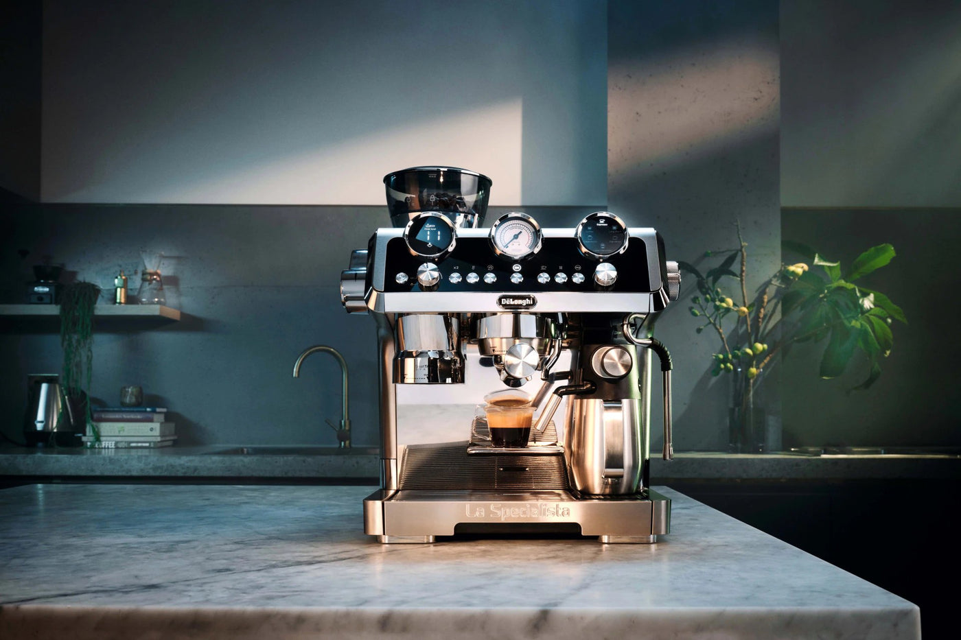 Máquina de café expreso con pantalla táctil, máquina de café expreso para  capuchinos, lattes y más, incluye varita de vapor, calentador de tazas y
