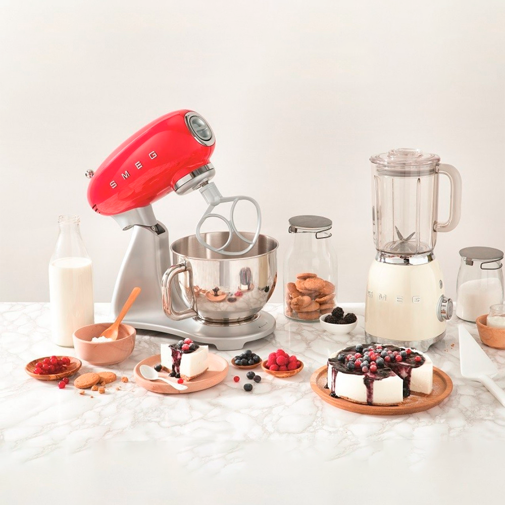 Batidora electrica Linea retro Color rojo SMF03RDUS Smeg Arquitec Group